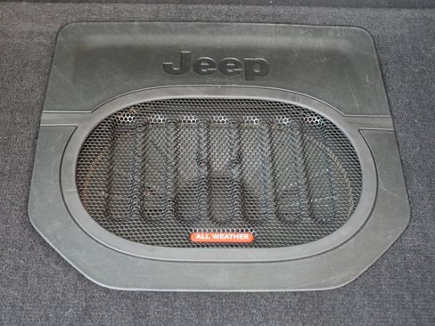 Used 2024 Jeep Wrangler Rubicon w/ Technology Group AWD/4WD image 26