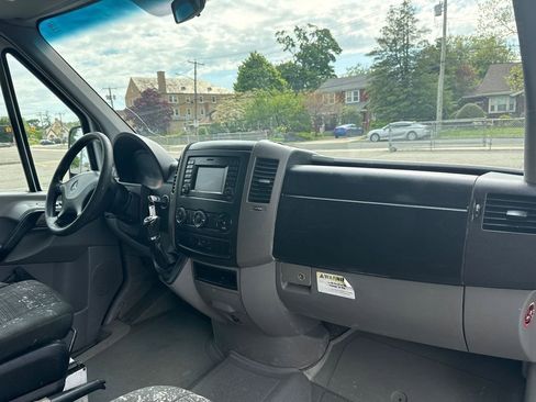 Used 2018 Mercedes-Benz Sprinter 2500 image 20
