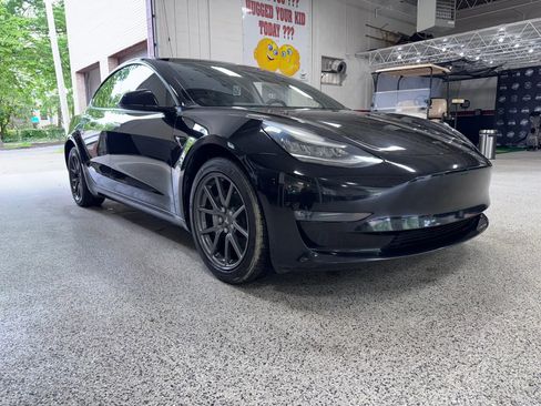Used 2019 Tesla Model 3 Mid Range RWD image 1