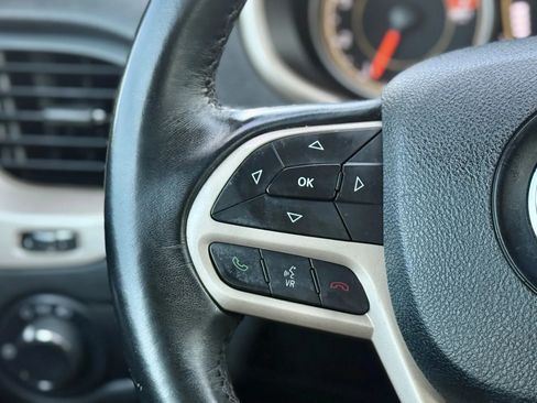 Used 2017 Jeep Cherokee Sport image 19