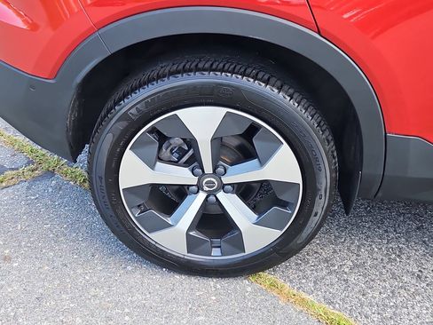 Used 2023 Volvo XC40 B5 Plus w/ Driver Assist Package AWD/4WD image 9