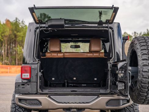 Used 2017 Jeep Wrangler Unlimited Sahara image 17