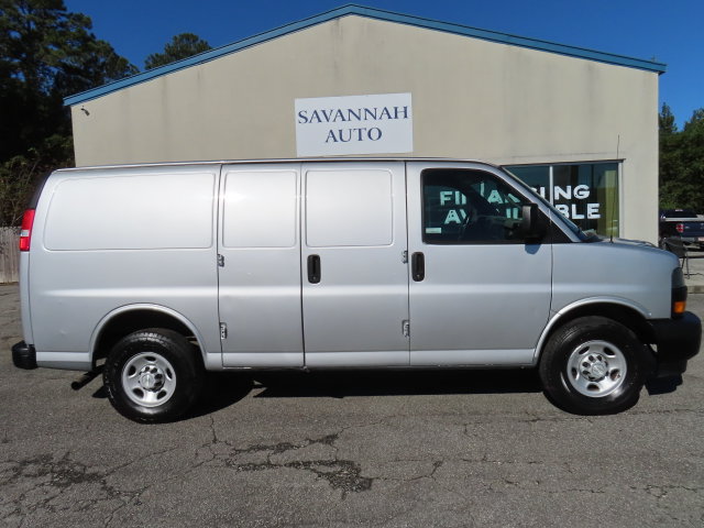 Used 2018 Chevrolet Express 2500 w/ Driver Convenience Package RWD image 2