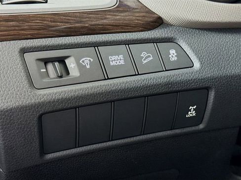 Used 2018 Hyundai Santa Fe Sport w/ 2.4L Value Package 02 image 12