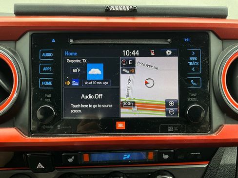 Used 2016 Toyota Tacoma TRD Sport image 32