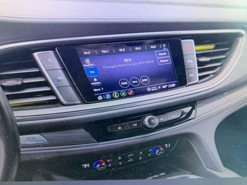 Used 2024 Buick Enclave Premium image 5