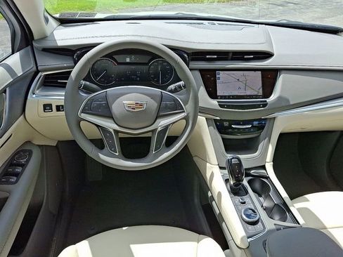 New 2025 Cadillac XT5 Premium Luxury image 7