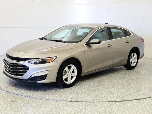 Used 2025 Chevrolet Malibu LS FWD image 3