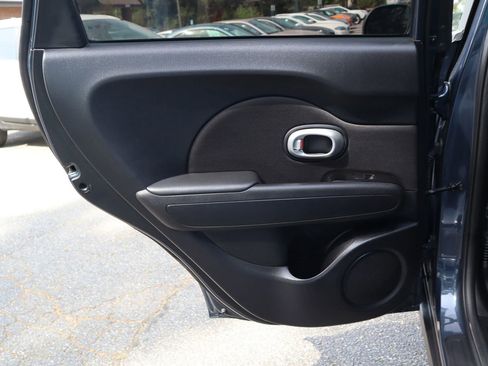 Used 2016 Kia Soul + FWD image 11
