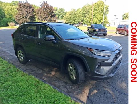 Used 2021 Toyota RAV4 XLE AWD/4WD image 4