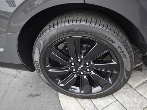 Used 2024 Lincoln Navigator Black Label image 5