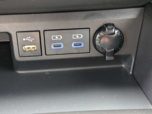 Used 2022 Toyota Highlander LE FWD image 26
