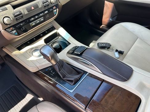 Used 2017 Lexus ES 350 w/ Luxury Package FWD image 34