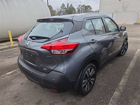 Used 2020 Nissan Kicks SV image 2