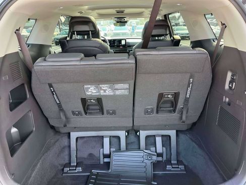 Certified 2026 Kia Carnival SX Prestige FWD image 8