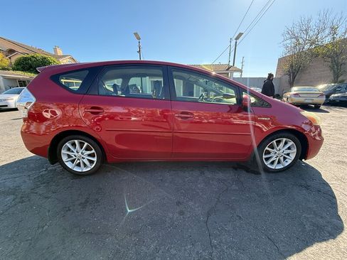 Used 2012 Toyota Prius V Five FWD image 4