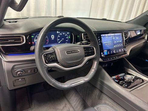 Used 2023 Jeep Grand Wagoneer Series III AWD/4WD image 2
