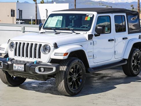 Used 2023 Jeep Wrangler Unlimited Sahara image 4
