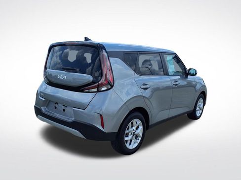 Used 2025 Kia Soul LX w/ LX Technology Package FWD image 9