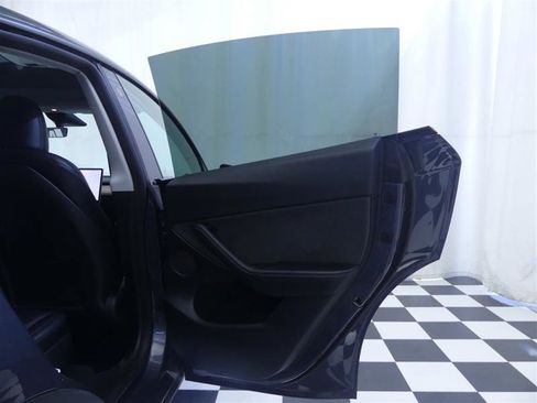 Used 2023 Tesla Model Y AWD image 28