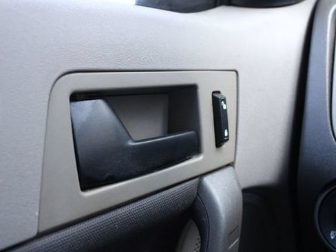 Used 2011 Ford Focus SE w/ Sedan SE Appearance Pkg FWD image 5