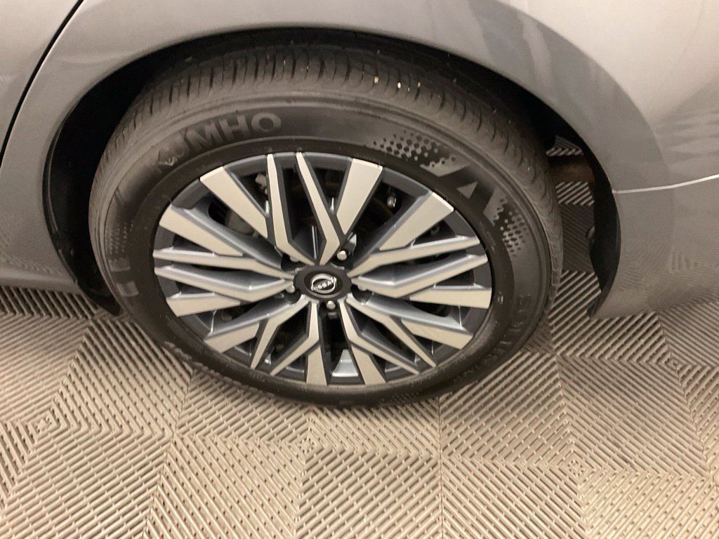 Used 2025 Nissan Altima 2.5 SV FWD image 13