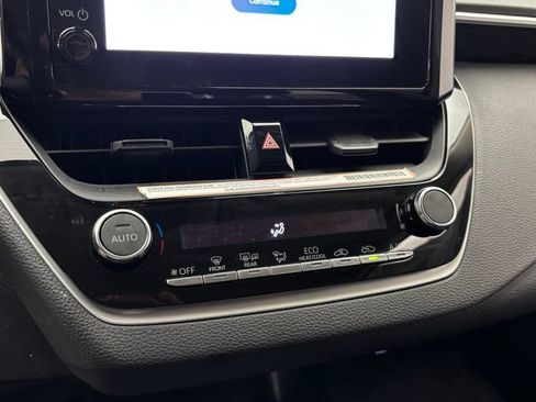 Used 2024 Toyota Corolla LE w/ LE Convenience Package FWD image 21