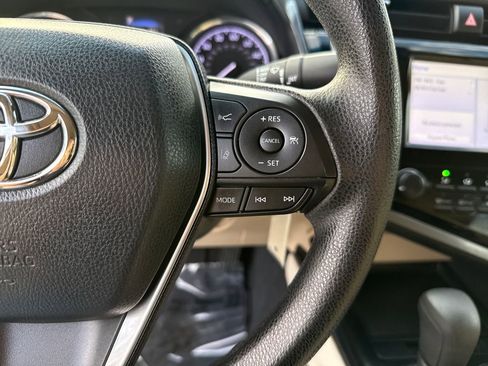 Used 2018 Toyota Camry LE image 15