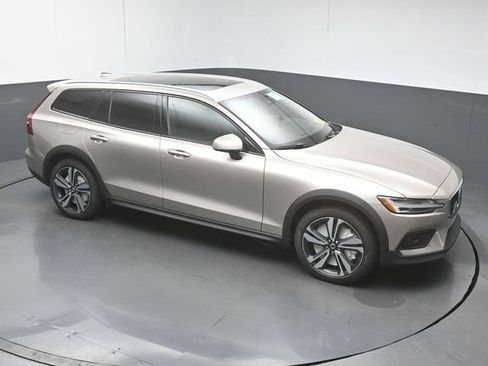 New 2026 Volvo V60 B5 Cross Country Plus w/ Protection Package Premier AWD/4WD image 43
