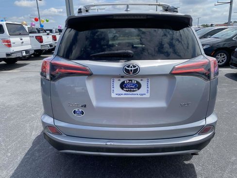 Used 2018 Toyota RAV4 XLE FWD image 6