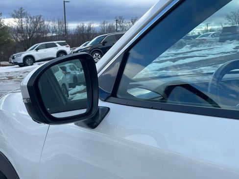 Certified 2025 Nissan Kicks SR image 26