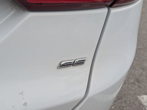 Used 2018 Ford Fusion SE w/ Fusion SE Technology Package image 16