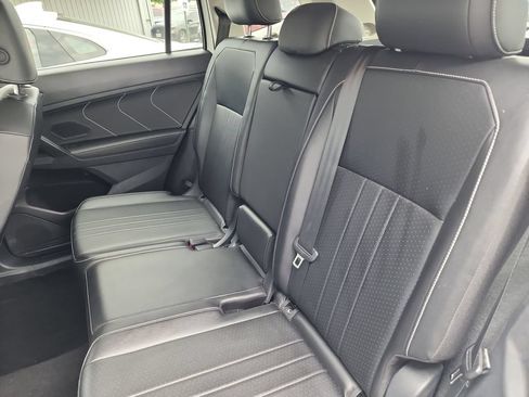 Used 2024 Volkswagen Tiguan SE AWD/4WD image 37