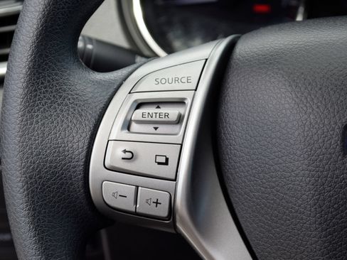 Used 2016 Nissan Rogue SV w/ SV Premium Package FWD image 8