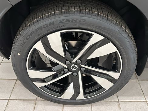 New 2026 Volvo XC40 B5 Ultra w/ Protection Package Premier image 31