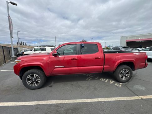 Used 2016 Toyota Tacoma TRD Sport RWD image 4