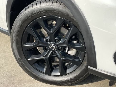 Used 2024 Honda HR-V Sport image 9