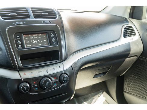 Used 2019 Dodge Journey SE FWD image 16