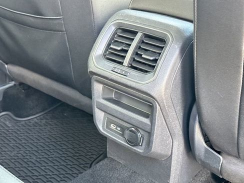 Used 2023 Volkswagen Tiguan SE image 25