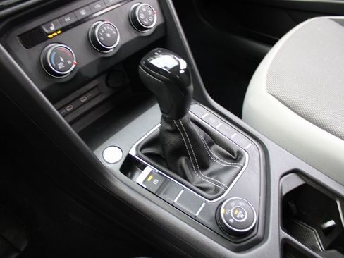 Certified 2022 Volkswagen Taos S image 17