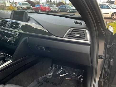 Used 2018 BMW 330i Sedan RWD image 18