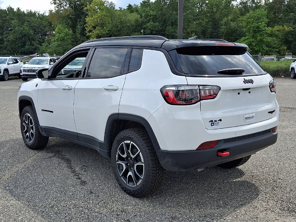 New 2026 Jeep Compass Trailhawk w/ Sun, Sound & Navigation Group AWD/4WD image 6