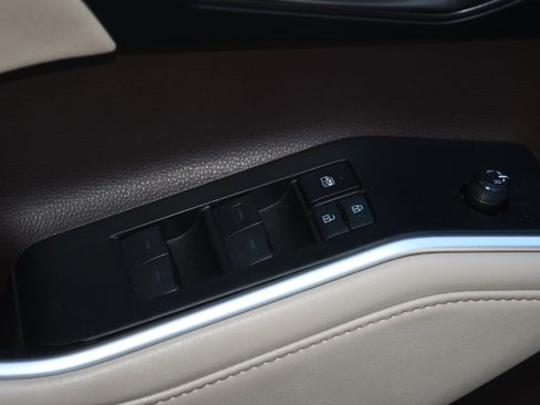 Certified 2020 Toyota Highlander XLE image 11