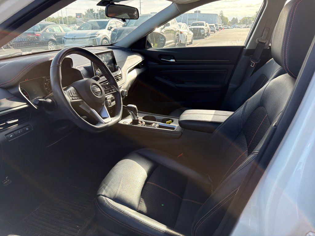 Used 2022 Nissan Altima 2.5 SR w/ Midnight Edition Package FWD image 10