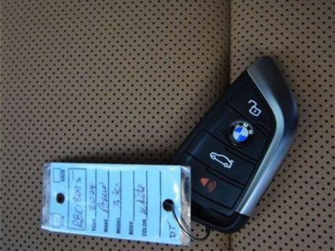 New 2024 BMW 330i Sedan w/ Convenience Package image 31