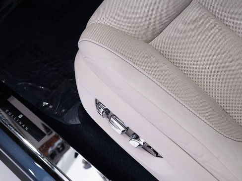 Certified 2020 Rolls-Royce Cullinan image 13