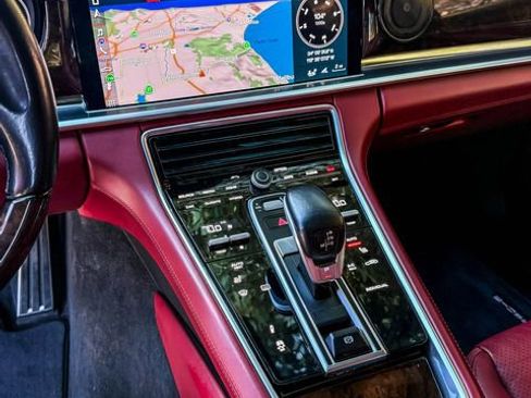 Used 2018 Porsche Panamera 4 image 7