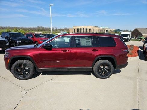 New 2026 Jeep Grand Cherokee L Limited w/ Limited Altitude Package AWD/4WD image 2
