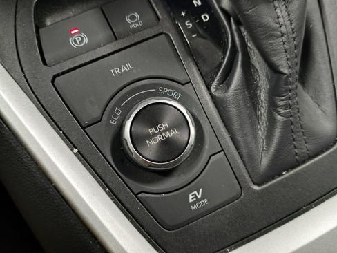 Certified 2022 Toyota RAV4 LE image 27