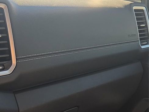 Used 2024 Nissan Frontier SV w/ SV Convenience Package image 27